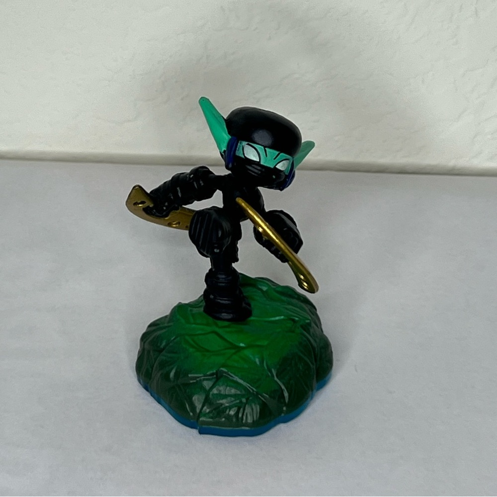 Stealth Elf Skylander for Skylanders Trap Team Giants Spyro’s Adventure.